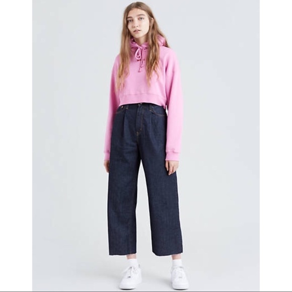 Levi's Denim - ✨HP✨LEVI’S Ribcage Pleated Crop Jean Dark Wash NWT